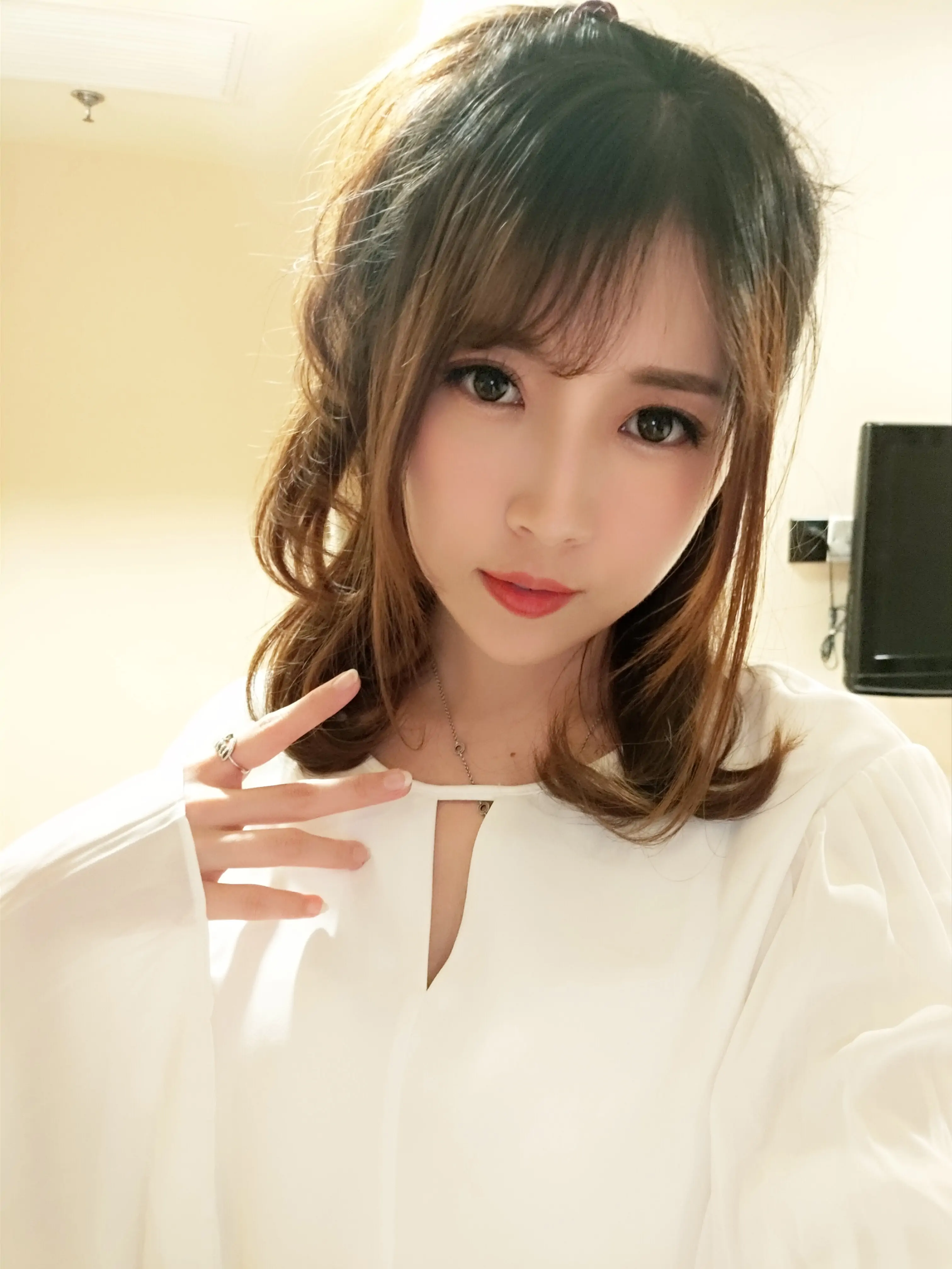 9i4bP.webp